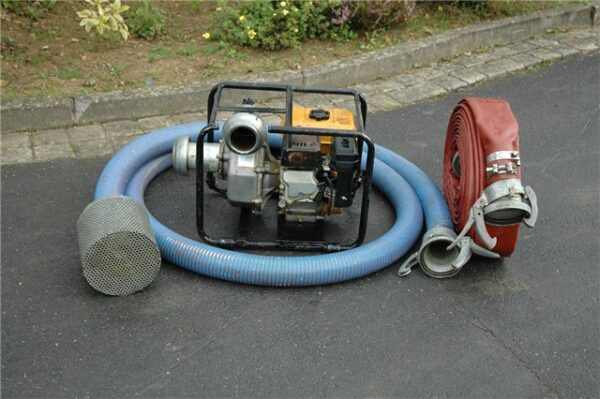 Pompe à eau mot essence